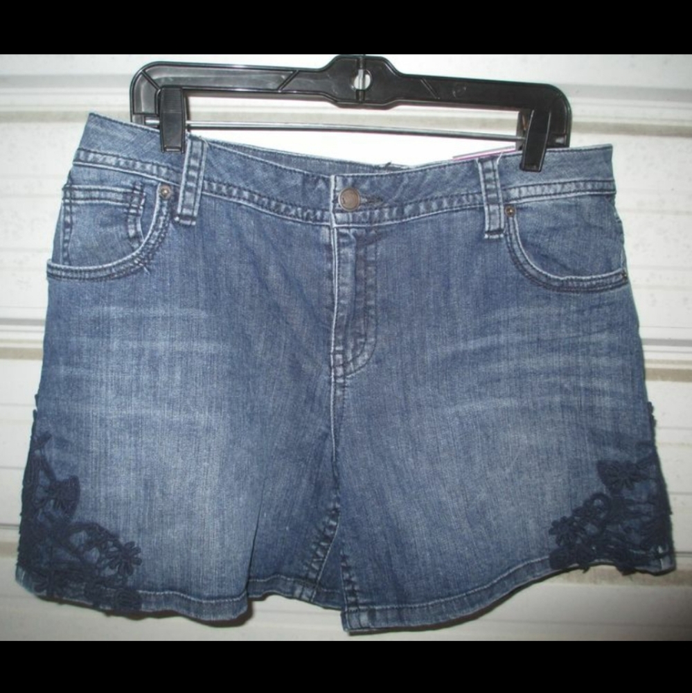 Plus Size 16 new Lane Bryant Denim Jean shorts women's